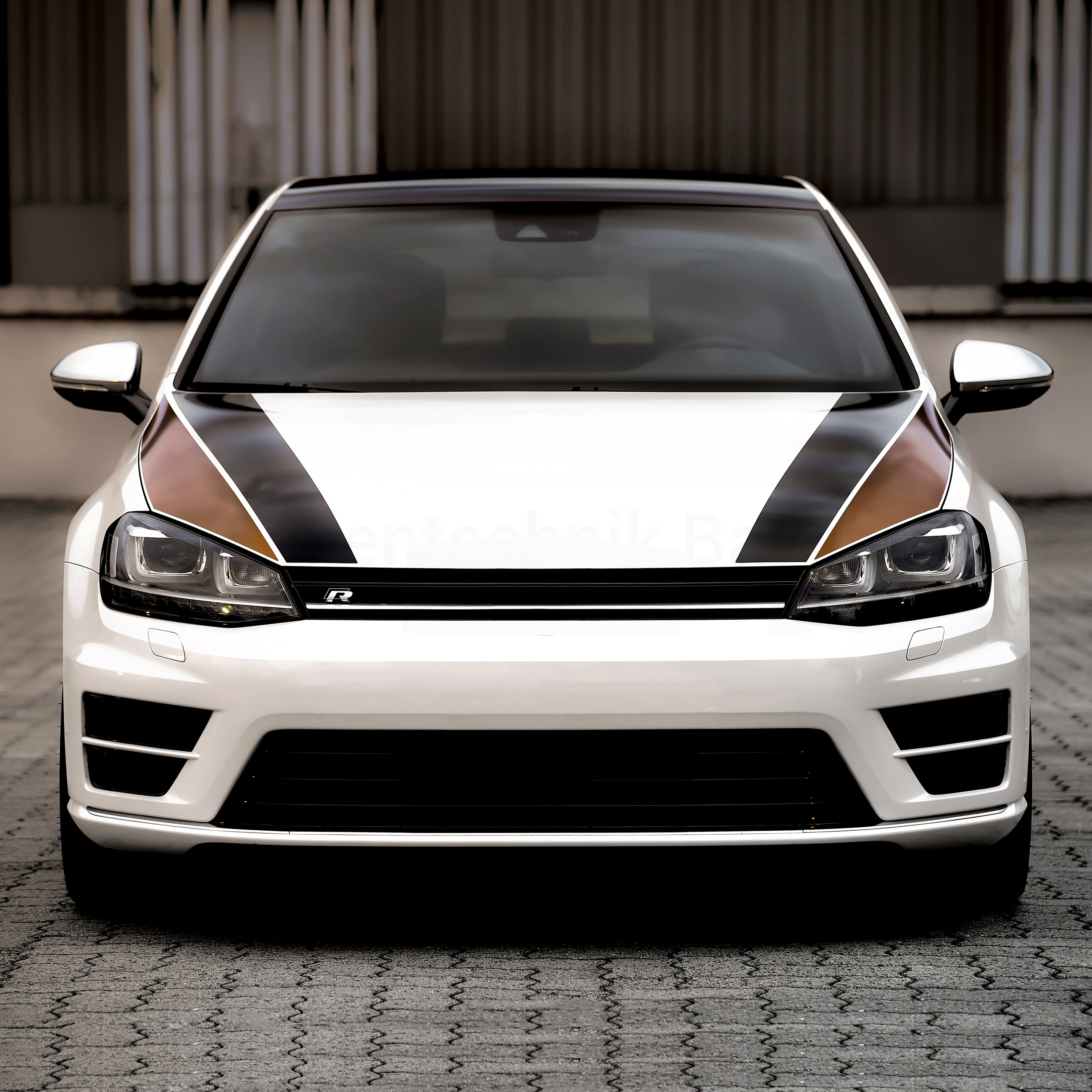 Motorhaubenstreifen für VW Golf 7 – 4-teiliges Racing Stripes Folienset, Tuning Aufkleber, passgenau, selbstklebend & wetterfest