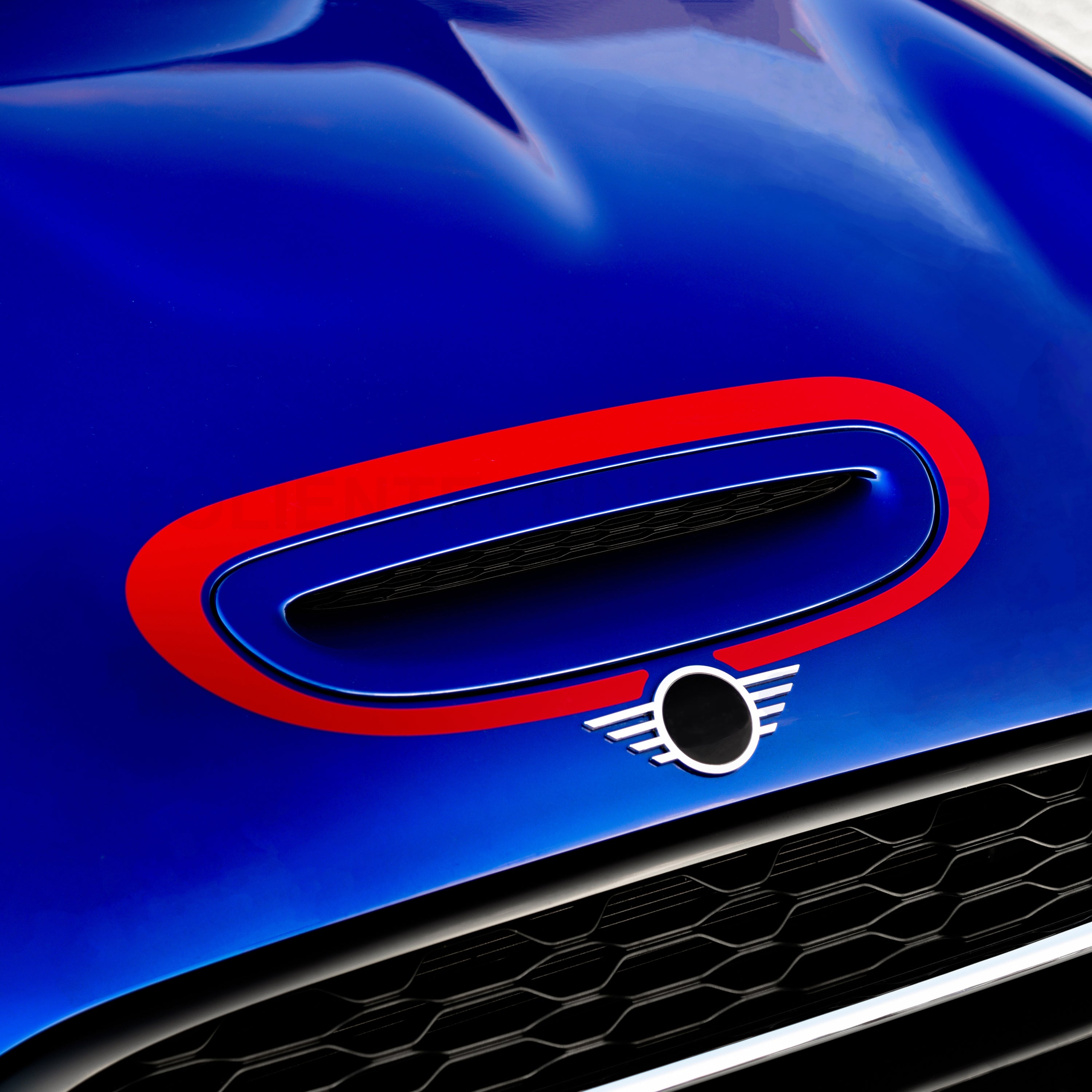 Akzent Aufkleber für MINI One Cooper JCW F55 F56 F57 – 1-teiliges Folien Dekorset für die Motorhaube, Tuning Streifen, passgenau, selbstklebend & wetterfest