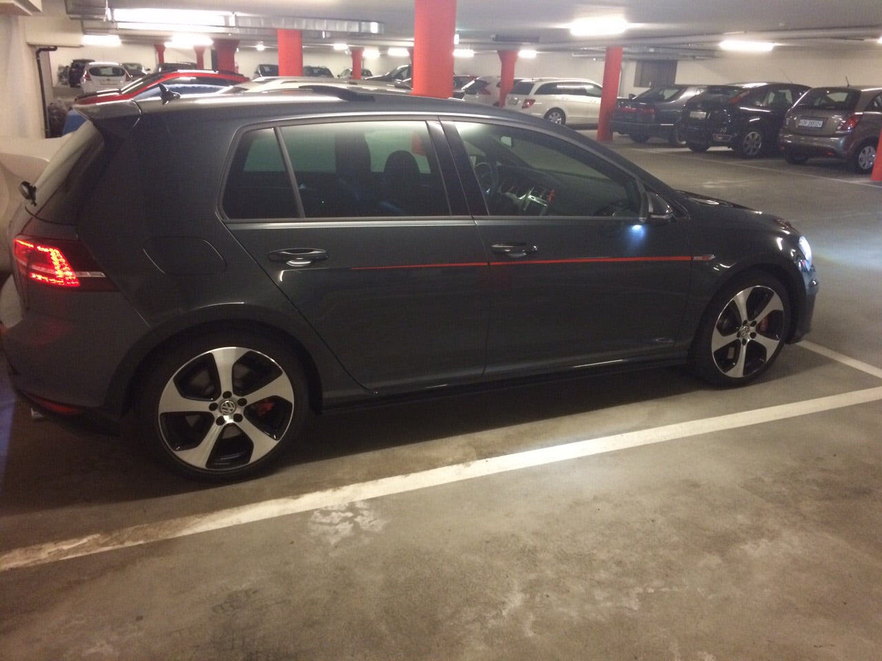 Seitenstreifen für VW Golf 7 – 4-teiliges Racing Stripes Folienset, Tuning Aufkleber, passgenau, selbstklebend & wetterfest